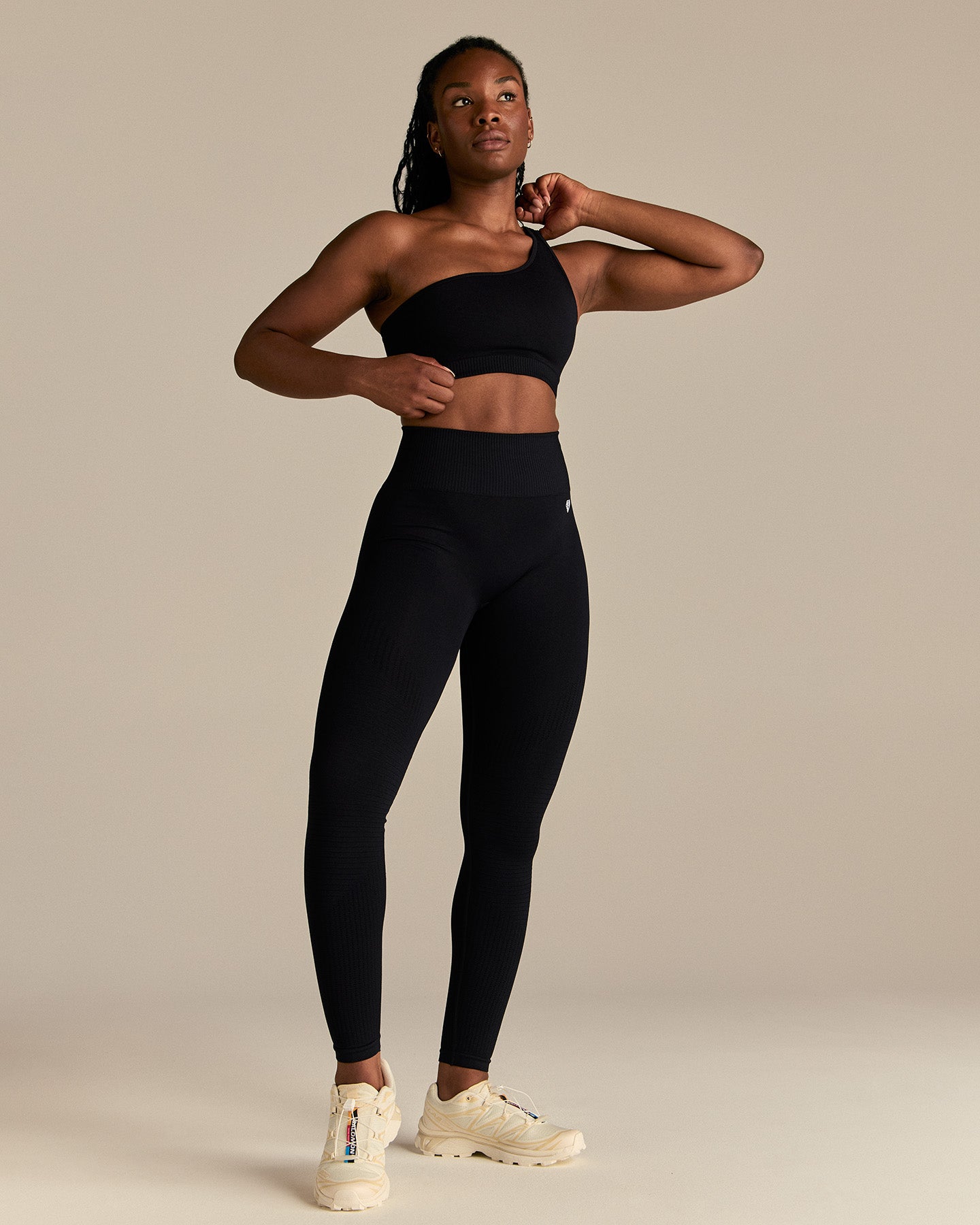 Power Seamless One Shoulder Bra | Black