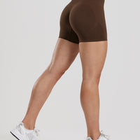 Define 2.0 Seamless Scrunch 4" Shorts | Cocoa