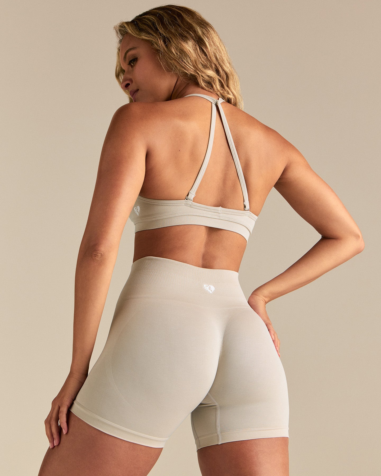 Define 2.0 Seamless Scrunch V-Neck Bra | Stone