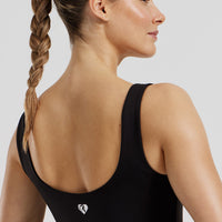 Essential Built-In Bra Scoop Back Tank | Black