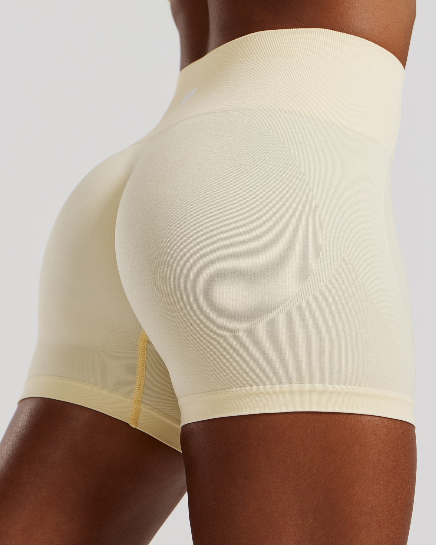 Define 2.0 Seamless Scrunch 4" Shorts | Vanilla