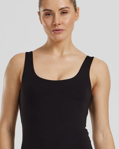 Essential Built-In Bra Scoop Back Tank | Black
