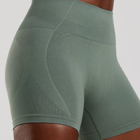 Define 2.0 Seamless Scrunch 4" Shorts | Sage