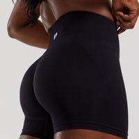 Define 2.0 Seamless Scrunch 4" Shorts | Black