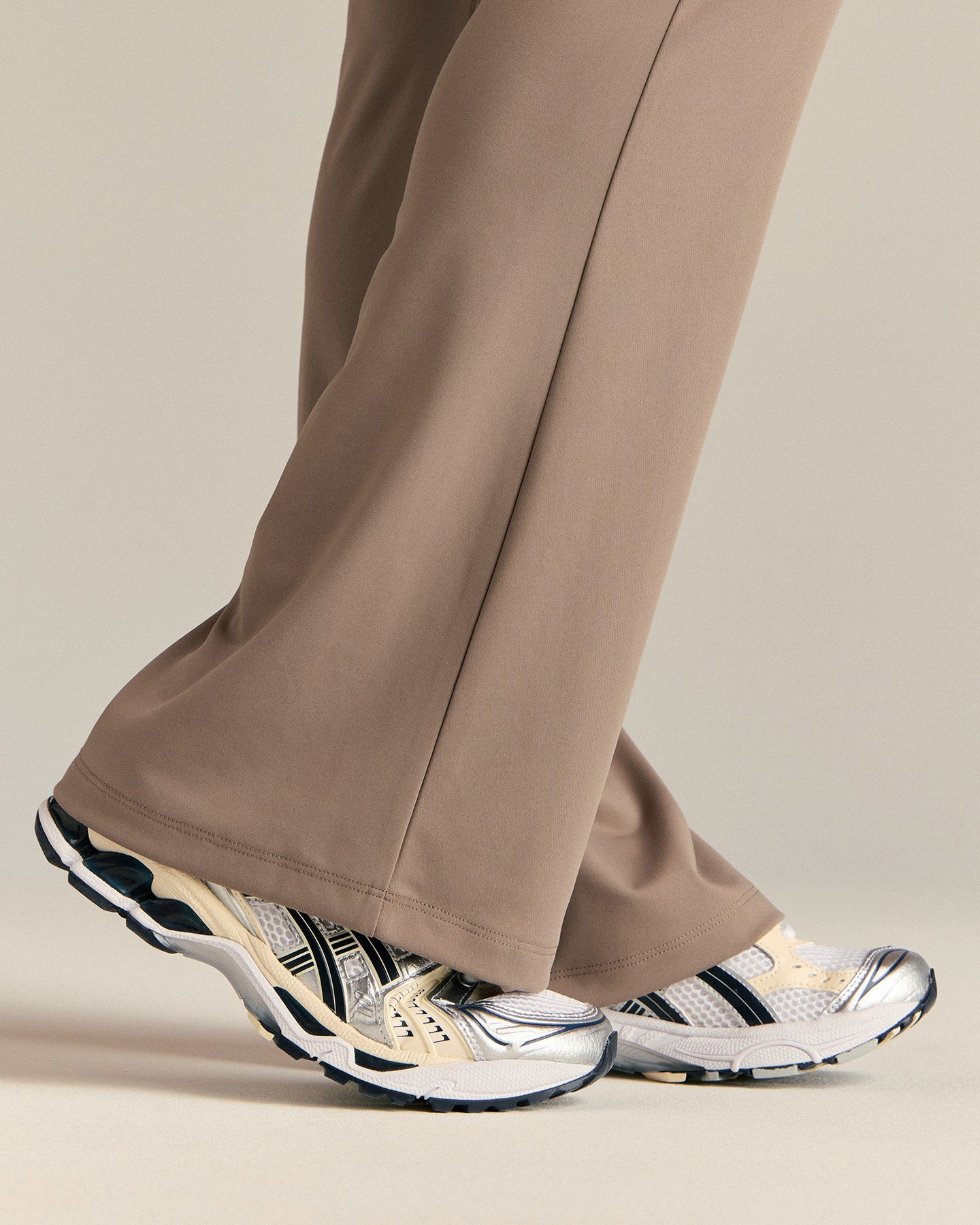 Essential Flared Leggings | Taupe Grey